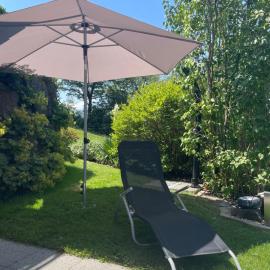 2-Zimmer Ferienwohnung an ruhiger Lage, hotel en Triesenberg