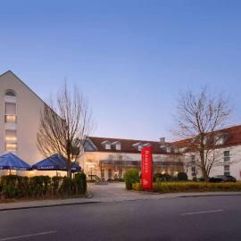 Ramada by Wyndham München Airport, khách sạn ở Oberding
