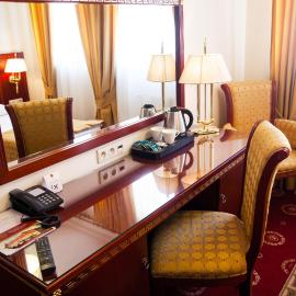 Hotel Holiday Park、ワルシャワのホテル