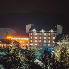 West Davraz Hotel, hotel en Cobanisa