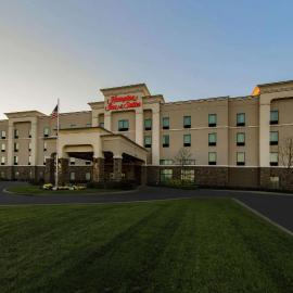 Hampton Inn & Suites Wheeling - The Highlands, hotel i Triadelphia