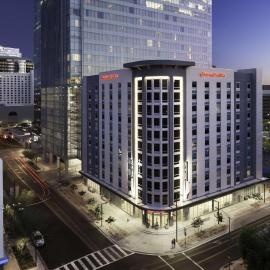 Hampton Inn & Suites Phoenix Downtown، فندق في فينكس