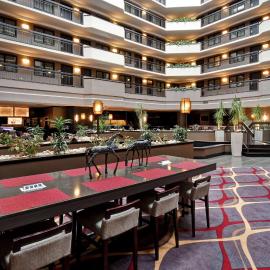 Embassy Suites by Hilton Dulles Airport, hotel en Herndon