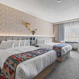 Everwild Canmore Hotel, khách sạn ở Canmore