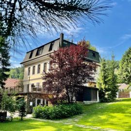 Penzion Kokorin Forest Villa, hotel u gradu Konrádov