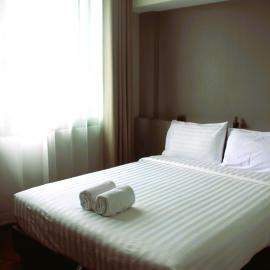 Lux Rooms Night Bazaar