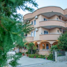 Apartments and bungalow Casa Palma、ウルツィニのホテル