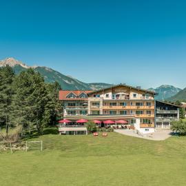 Hotel Föhrenhof，位于施坦察赫的酒店