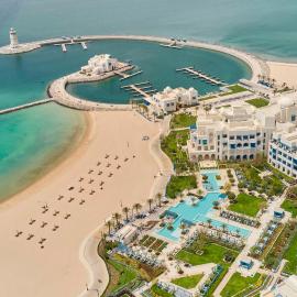 Hilton Salwa Beach Resort and Villas, hotel em Abū Samrah