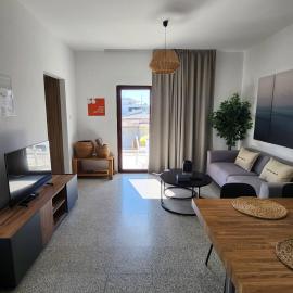 Adamandri Lodge - Prime Location，阿依納帕的飯店