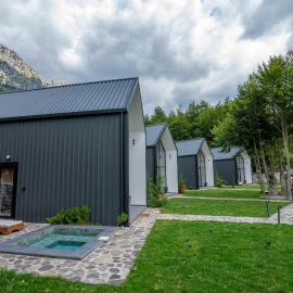 North Alpine Villas, hotel sa Bogë