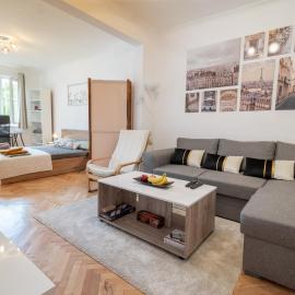 Vivid Condo by NDK and Vitosha Blvd with Free Secured Parking and AC, hotel di Sofia