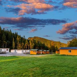 Korsbakken Camping、Isfjordenのホテル