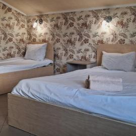 Lisova - Лісова готельня і сауна, hótel í Kænugarði