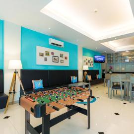 Sans Hotel Liv Ancol by RedDoorz, хотел в Джакарта