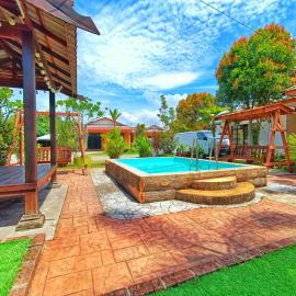 Chalet Yunie Marang by RVH