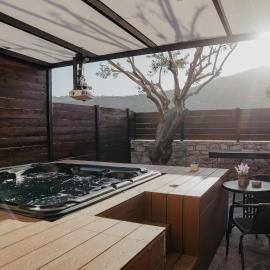 The Stonehouse Suites with Private Bath Spas, ξενοδοχείο στη Λεμεσό