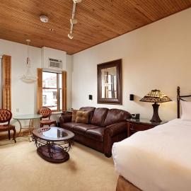Independence Square Unit 306, Hotel Room with Large Sitting Area & Wet Bar, hotel en Aspen