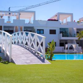 Torrevieja में, होटल Beautiful Condo in Laguna Beach Resort overlooking Laguna Rosa In Torrevieja With 2 Bedrooms and 2 Bathrooms