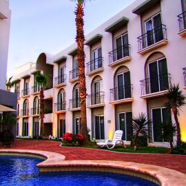 Seven Crown Express & Suites by Kavia, hotel din Cabo San Lucas