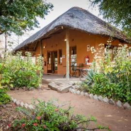 African Sunsets (Bophirimo Self-Catering Guest House), hotel en Kasane