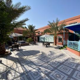 فندق ادوماتو ADOMATo HOTEl, hotel en Dawmat al Jandal