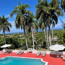 Peaceful Palms Montego Bay, hotel u gradu Montego Bej