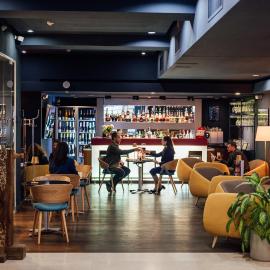 Peakture Hotel, hotel di Bukares