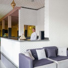 Viesnīca Hotel Warda pilsētā Varzāzāta