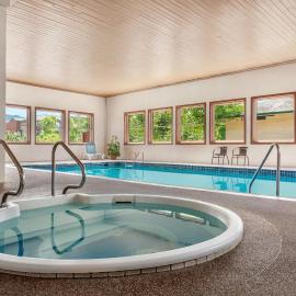 Quality Inn & Suites, хотел в Вeрнoн