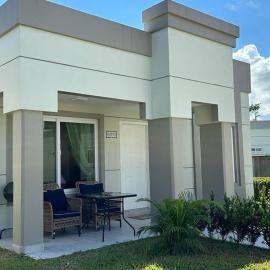 Villa CAS. nueva en Palma Real, hotel a La Ceiba