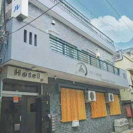 Tsubame Hotel Asakusabashi 3 minutes walk from Asakusabashi Station Near Asakusa, Akihabara, and Ueno Cooking utensils and kitchen washing machine available Direct access to Haneda and Narita airports، فندق في طوكيو