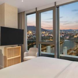 Hilton Garden Inn Tbilisi Riverview, хотел в Тбилиси