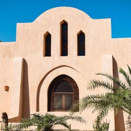 Tzila Bahariya, hotel Bawati városában