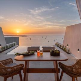 Santo Mine Oia Suites、イアのホテル