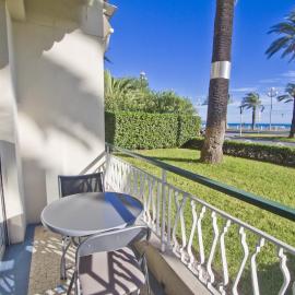 Garden Floor Condo with Promenade Sea View, hotelli Nizzassa
