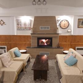 Ermis Hotel โรงแรมในDhríza