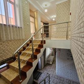 Lux, hotell i Türkistan