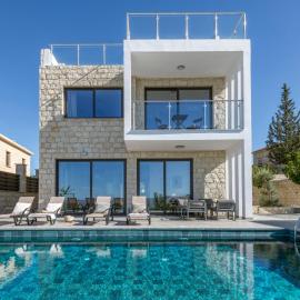 Sea-View Retreat - Villas with Private Pools, hotel din Peristerona