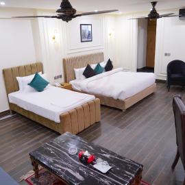 Hotel Elegant Executive Suites, хотел в Мултан