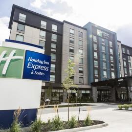 Holiday Inn Express & Suites Toronto Airport South by IHG, hotelli Torontossa