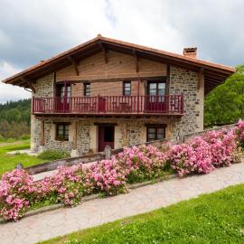 Casa Rural Etxegorri, готель у місті Orozko