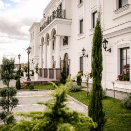 Apartments & rooms Beli Dvor, viešbutis mieste Čačakas