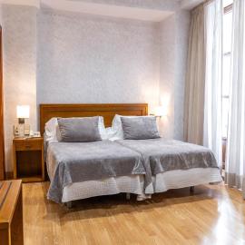 Hotel Granada Centro, хотел в Гранада