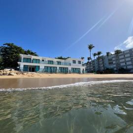 1 Corcega Beachfront Suites, hotel en Rincón