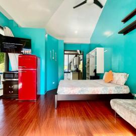 Ngermid Oasis - Studio W/ Kitchenette & Pool View, hotell i Koror