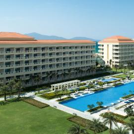 Sheraton Grand Danang Beach Resort & Spa, хотел в Дананг
