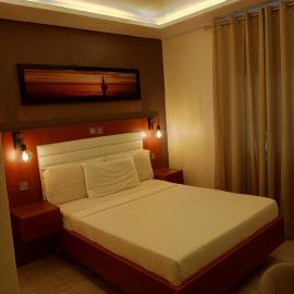 First International Inn Downtown، فندق في يمبي