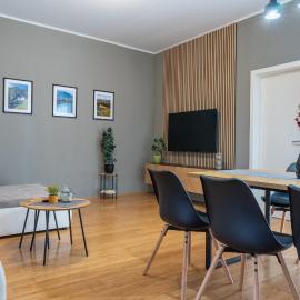 Old Town's Legend: City center condo with balcony, hotel en Maribor