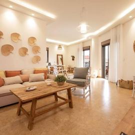 Akl - Chic Apartments & Balconies in Batroun, hotel u gradu Batrun